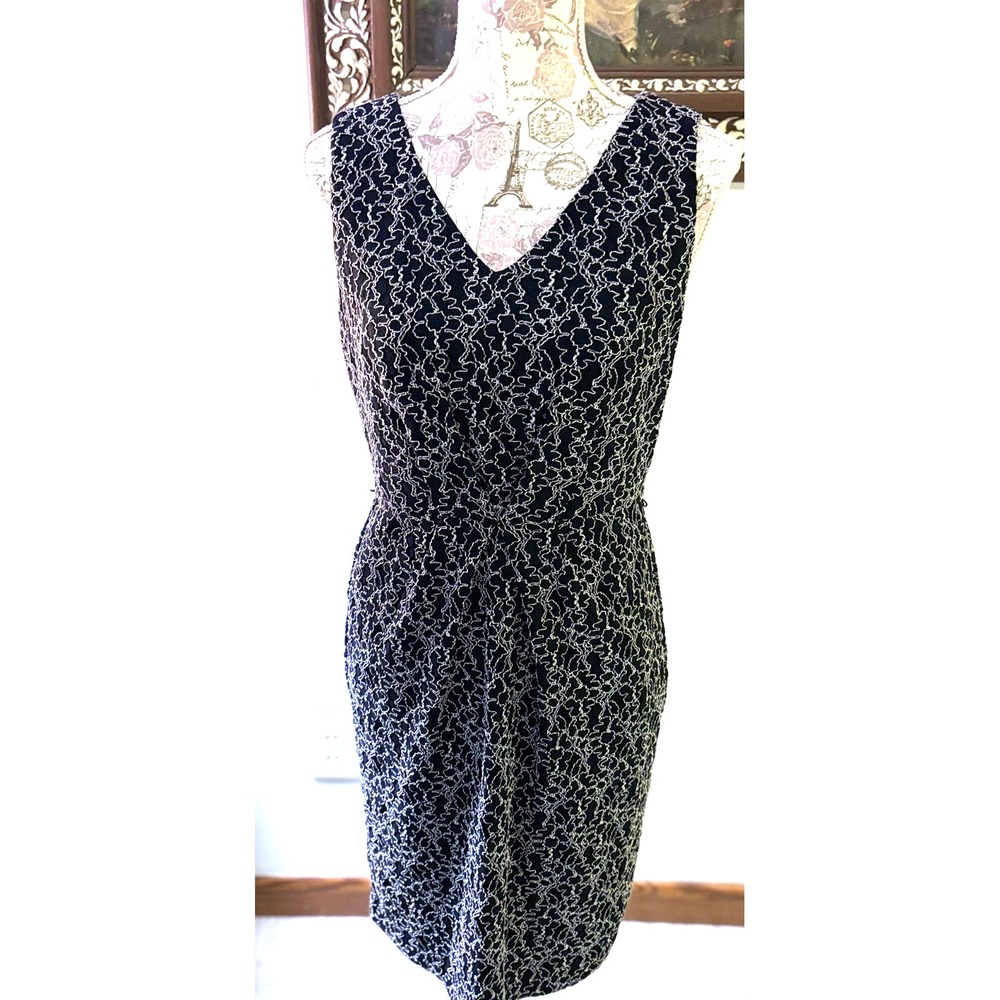 Vintage Embroidered dress Calvin Klein Sleeveless SZ 8 cruise dress QUIET LUXURY